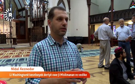 Misilmanên li Amerîkayê di dêrê de nimêj dikin