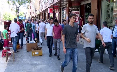 200 hezar torîstan îsal serdana Sûr a Amedê kirine