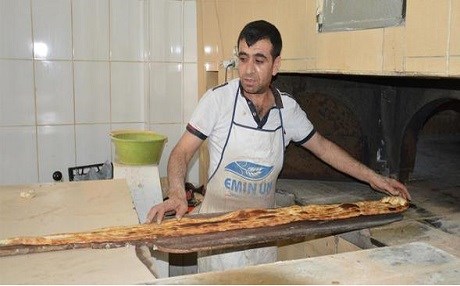 Muşlu fırıncıdan 2 metrelik pide
