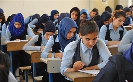 Binlerce öğrenci sınavda ter döktü