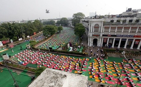 FOTO - Hindistan'da yoga günü