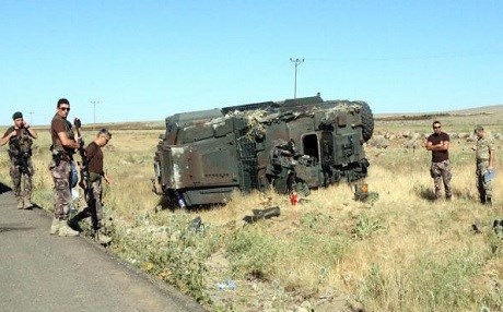 Urfa’da polis aracı devrildi: 6 yaralı