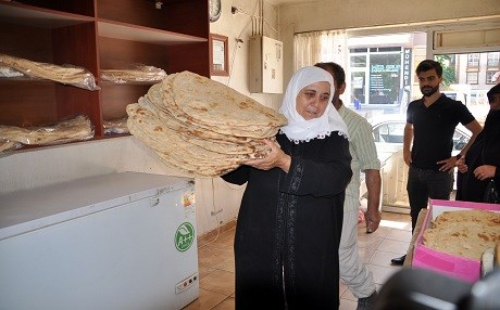 Mûşî eleqeyek zêde didin nanê tenûrê