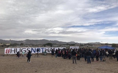 Sınırda 3 dakikalık kucaklaşma