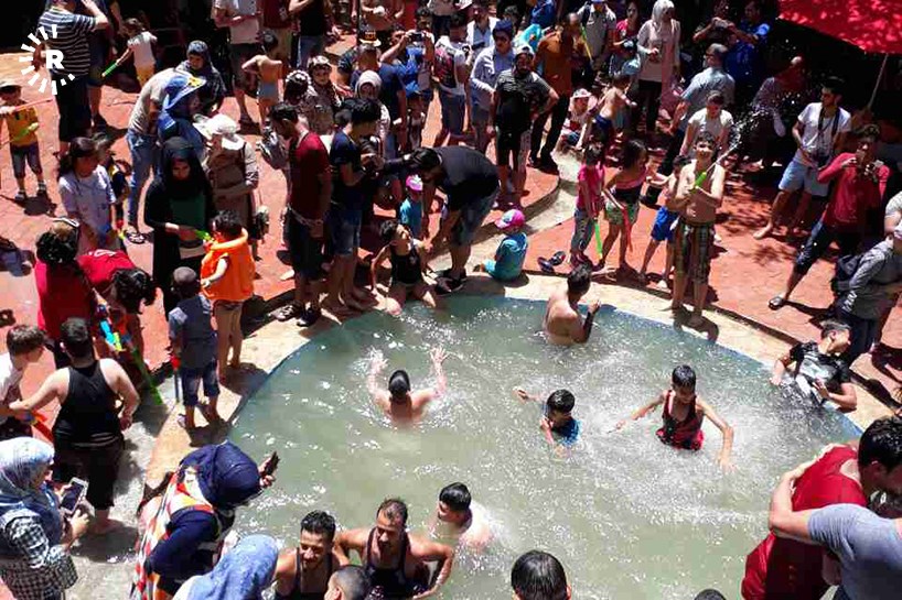 گەشتیاران لە ئاکرێ