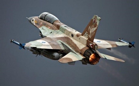 İsrail Suriye üssünü vurdu