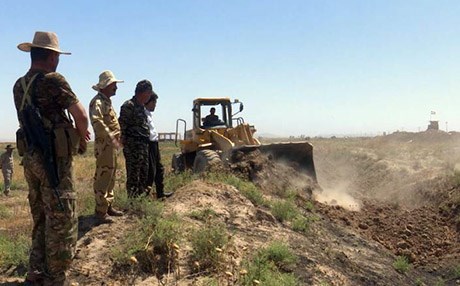 Peşmerge sınıra hendek kazdı