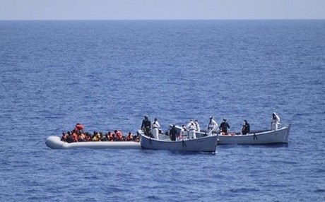 Şişme bot battı: 60 kayıp