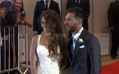 مێسی بەفەرمی هاوسەرگیری لەگەڵ ئانتۆنێلا رۆکوزۆی هاوڕێیدا کرد