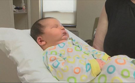 لە باشووری کارۆلینا منداڵێكی 6.3 کیلۆگرامی لەدایکدەبێت