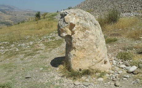 2 bin yıllık heykel tahrip edildi