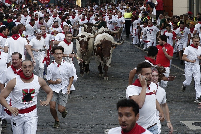 FOTO - Boğalarla ilk koşu