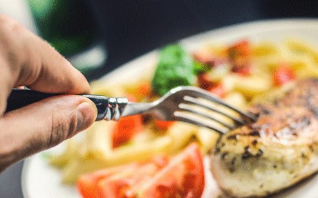 بۆ ئەوەى قەڵەو نەبى کاتى نانخواردنت بگۆڕە