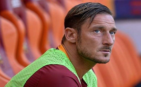 Efsanevi kaptan Roma'yı bırakmıyor