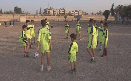 Tîma Cîhadê dibistana xwe ya rahênana futbolê vekir