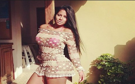 POLİS SKANDALI - Ünlü modele zorla striptiz