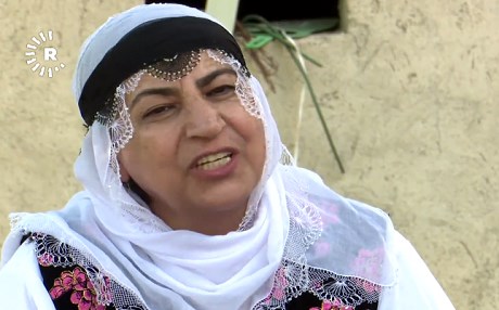 Dengbêj Gazin daye pey rêça Eyşe Şan û Meryem Xanê