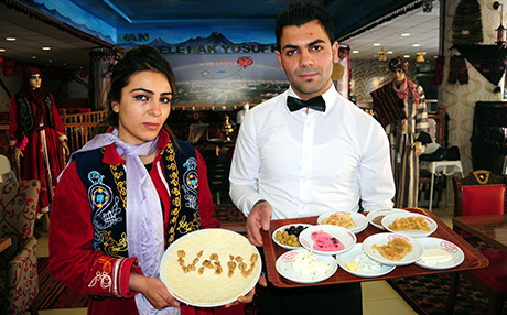 Xelkê Wanê dixawzin taştêya Wanê bibe marke