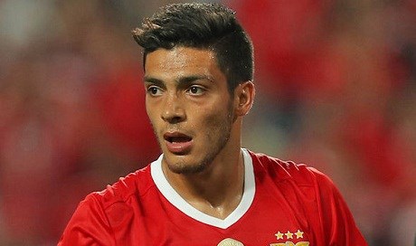 ئێڤەرتۆن رائول خیمینێز دەگوازێتەوە یانەکەی