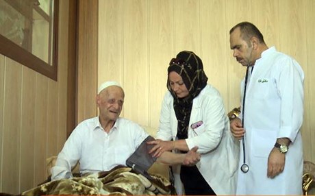 تیمێکی تەندروستی گەڕۆک لە سلێمانی  نەخۆش چارەسەردەکەن