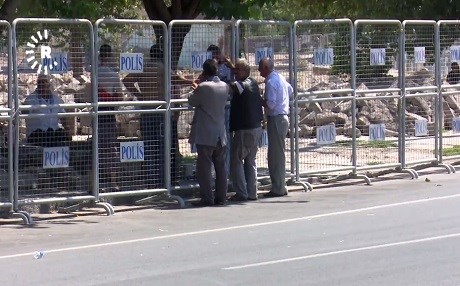 AMED – Du taxên Sûrê ji aliyê polîsan ve hatine dorpêçkirin