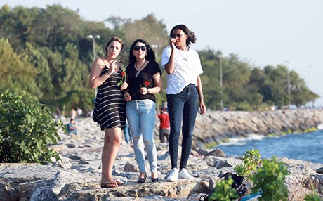 ژنبوون ئەكتەرانی ئیسلام و مەسیحی و جوو كۆدەكاتەوە