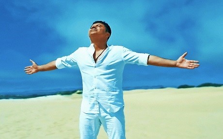 باوکی سامی یوسف گۆرانیەک پێشكەش بە جەمشید دەکات