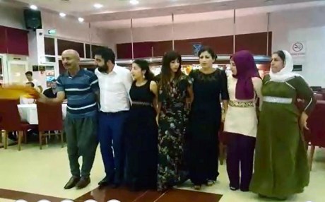 Halay çekerken kalp krizi geçirdi