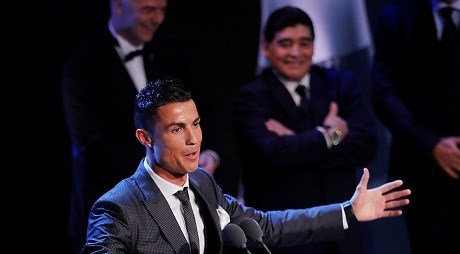 مارادۆنا هەستی خۆی بۆ پێدانی خەڵاتی باشترین یاریزان بە رۆناڵدۆ ئاشکراکرد