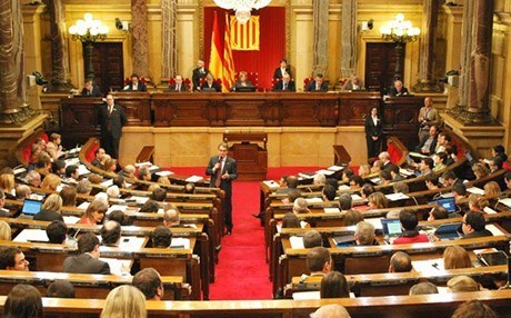 Serokê Katalonyayê parlemento hilweşand