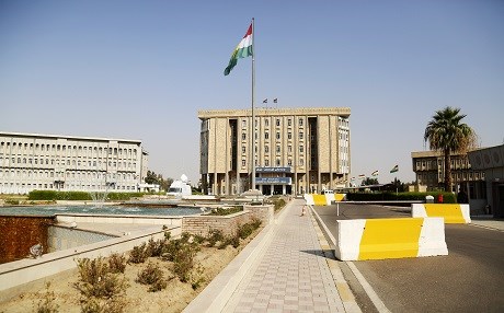 Parlamento oturumu ertelendi