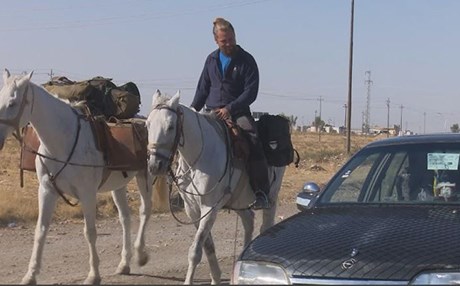 پۆڵەندییەک بە ئەسپ لە پۆڵەنداوە گەیشتە کوردستان