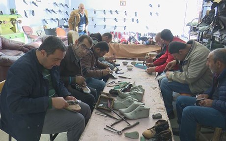 لە ئامەد کارگەیەکی پێڵاو لەلایەن کەسانی خاوەن پێداویستی تایبەت بەڕێوەدەچێت