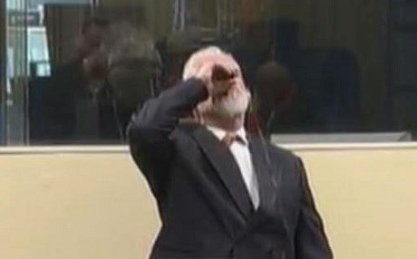 20 yıl hapis alan eski general zehir içti