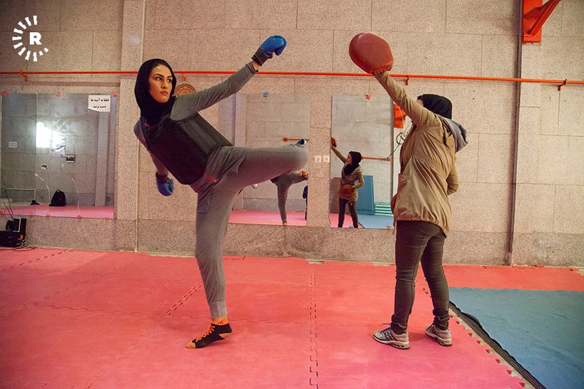 Bi wêneyan jiyana keçeke Kurd a boksor