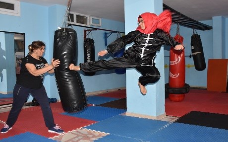 Nusaybinli kızlar wushu öğreniyor