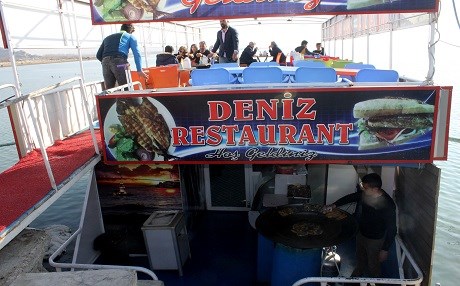 Li ber Gola Wanê xwarina masiyan zêde bûye