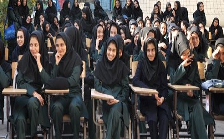 Li Sine jin li ser çawaniya bikaranîna keresteyên makyajê tên fêrkirin