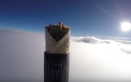 VÎDEO – Kebab şandin fezayê!