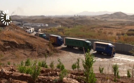 Rojane 500 barhilgir di deriyê Perwîzxan re derbas dibin