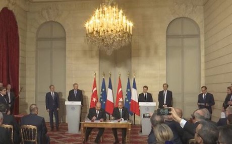 پرسیاری رۆژنامەڤانێک لە ئەردۆغان مشتومڕی لە کۆشکی ئێلیزێ دروستکرد