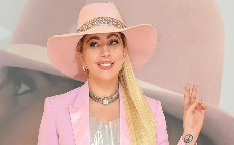 لەیدی گاگا گۆرانی بۆ مۆندیالی 2018 دەڵێت