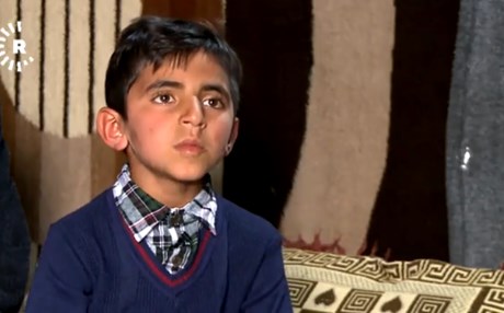 بعد تحريره من داعش.. طفل كوردي إزيدي لا يجيد التحدث سوى بالإنكليزية