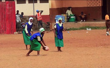 خانمانی غانا یاریی رەگبی دەکەن