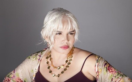 Ji ber Efrînê êrişî Sezen Aksu kirin