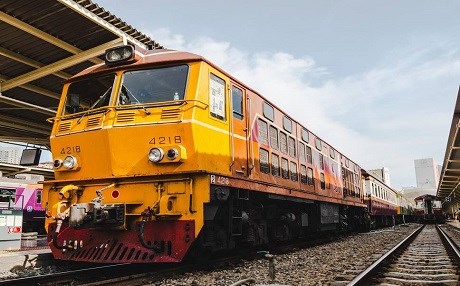 Selfie çekerken tren çarptı!