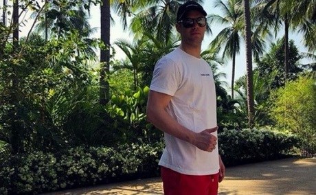 نۆیەر لە تایلەند چی دەکات؟