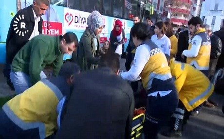 DİYARBAKIR – Polis aracı ile otobüs çarpıştı