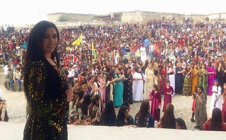 چۆپی فەتاح لە ناو ئاوارەکانی کەمپی مەخموور کۆنسێرتێکی گۆرانی سازکرد