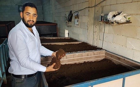 Antepli kepçe operatörü solucan gübresiyle patron oldu